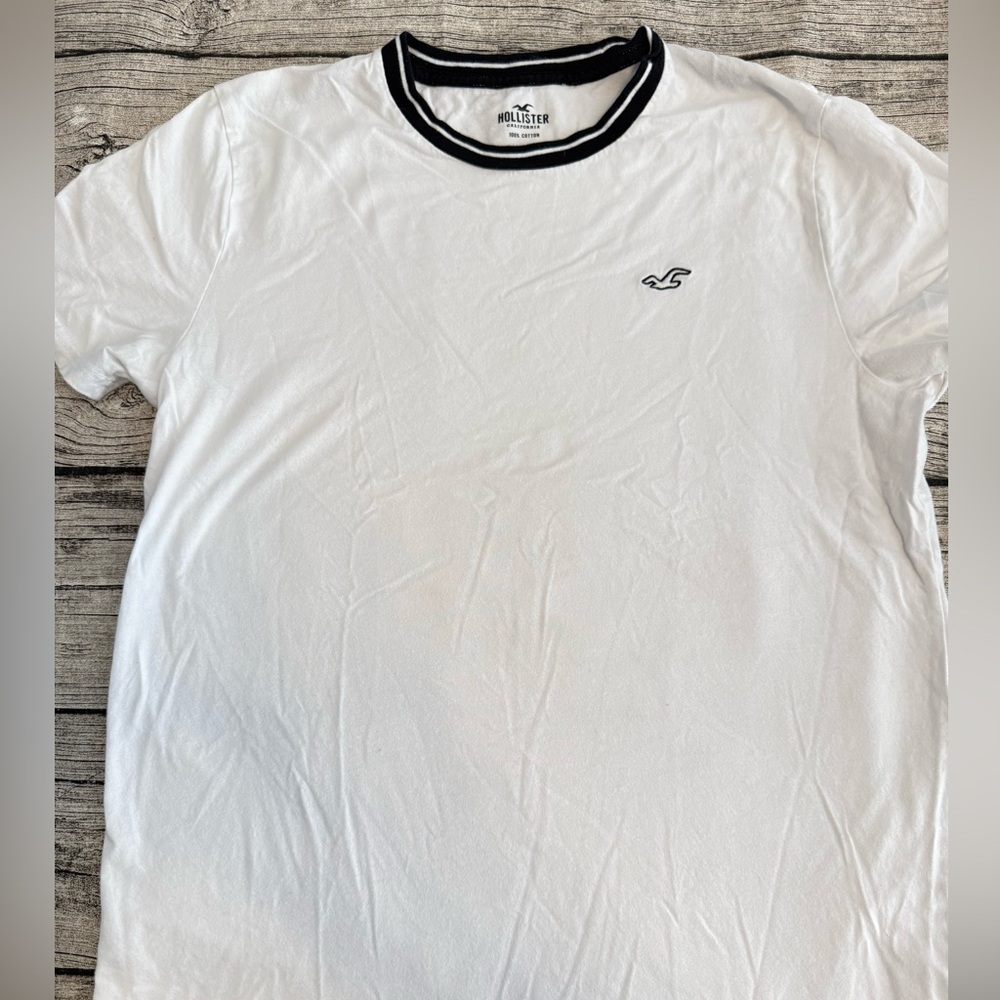 Hollister crew neck tee. Size mens M.